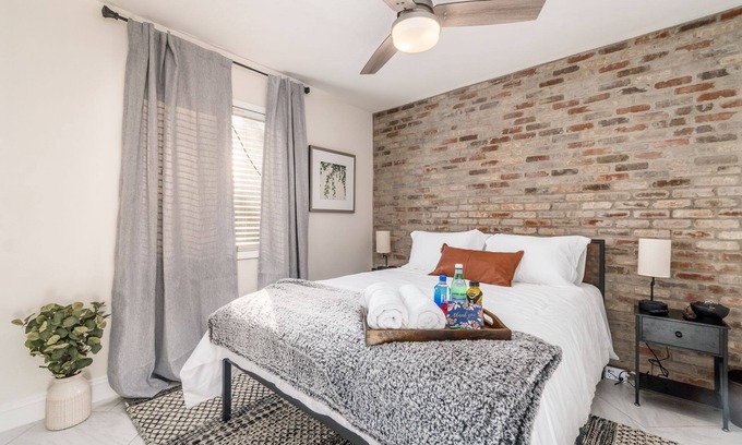 Victorian Village Condo | Cozy OSU/Short North 2B Condo, Walkable w/Parking