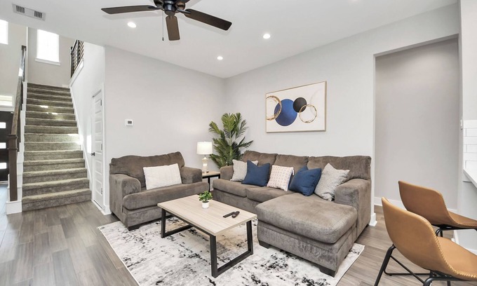 Clodine House | Cozy Paradise W/Gameroom - Sleeps 8 - King Bed
