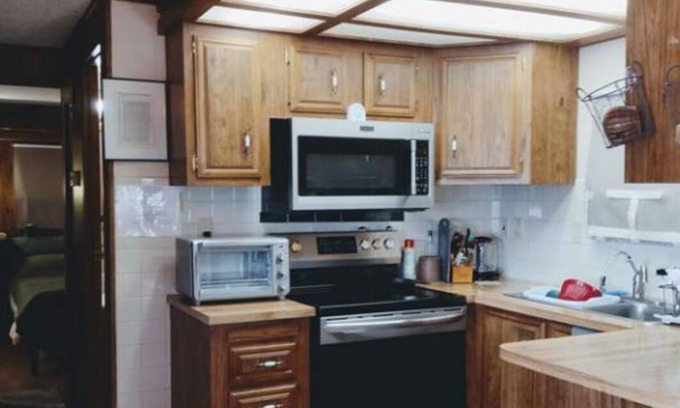 Apache Junction House | Cozy Park Model home in a 55+ resort located in Apache Junction, Arizona