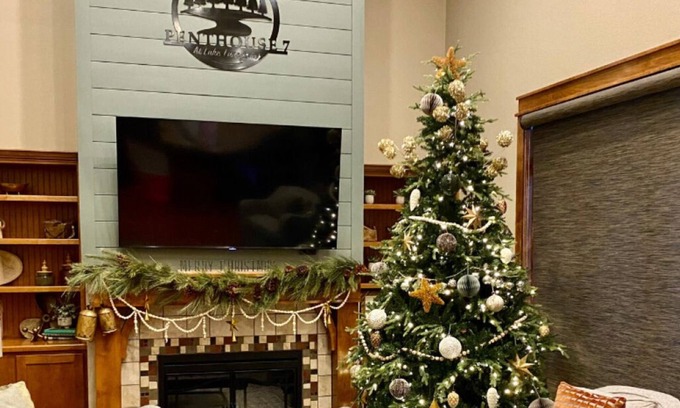 Branson Condo | Cozy Penthouse Christmas Getaway!