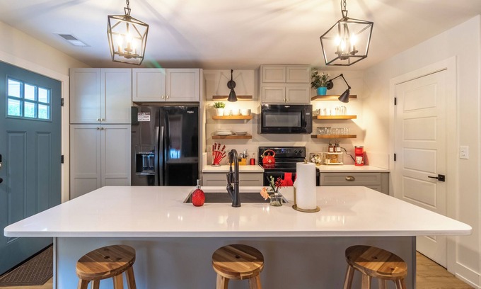 Cooper-Young Historic District House | Cozy pet friendly 2 bedroom Cooper Young downtown