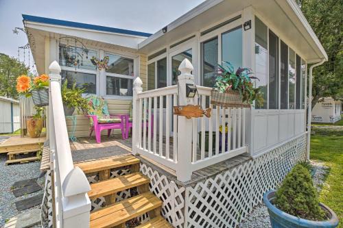 White Lake House | Cozy Pet-Friendly Cottage Walk to White Lake