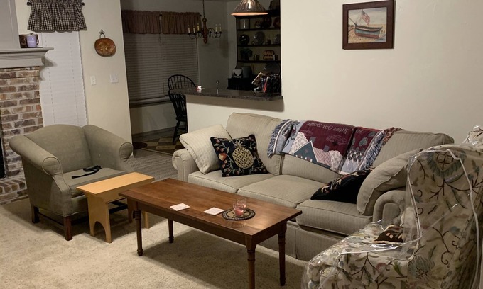 Oklahoma City House | Cozy pet friendly house near Tjnker Air Force Base
