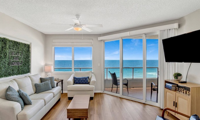 Orange Beach Condo | Cozy Pet Friendly Beachfront Retreat On Top Floor