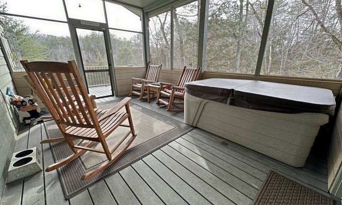 Pigeon Forge Other | Cozy Pigeon Forge Cabin Near Parkway: Hot Tub, Mountain Views & Pet Friendly!
