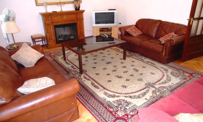 Afanasivsʹkyy Yar Apartment | Cozy place near Golden Gates