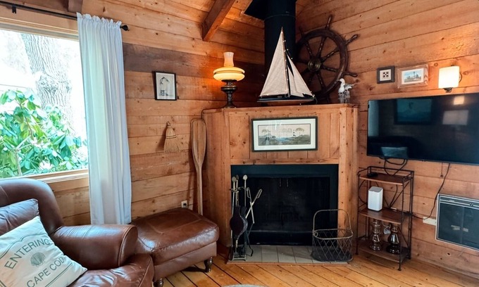 Wellfleet Cottage | Cozy Pondside Cottage, Wellfleet, 5 Min to Beaches