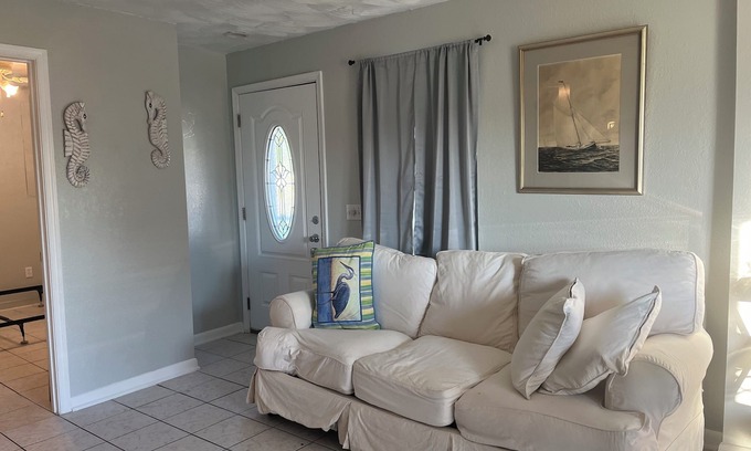 Berlin Apartment | Cozy Private Apt 10 Minutes from Ocean city MD Beaches !