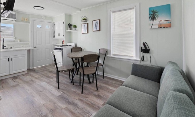 Wildwood Apartment | Cozy Private apt blocks from Beach/Boardwalk 4