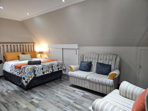 Somerset East Apartment | Cozy & Private Bachelor Flat
