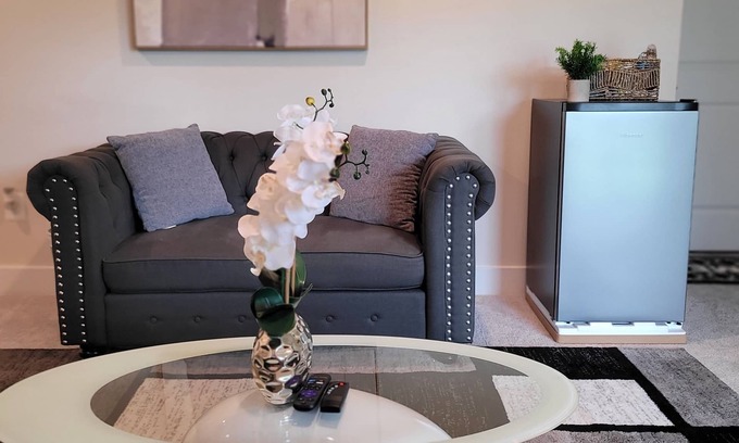 Glen Burnie House | Cozy Private Basement Suite!
