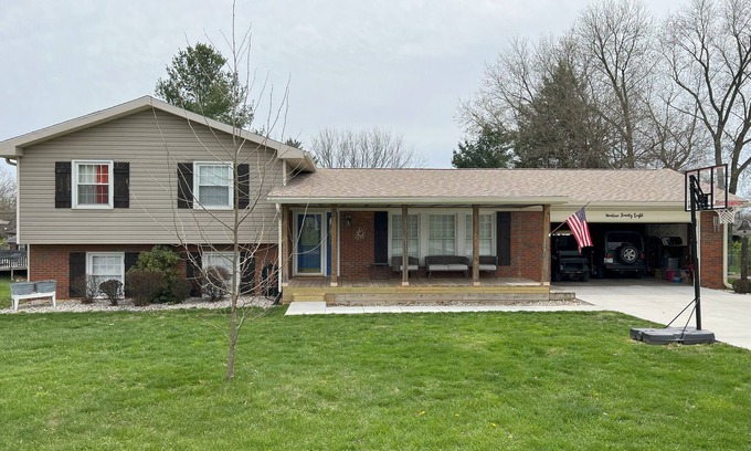 Madison House | Cozy, private basement in quaint, Madison, IN with WiFi, fitness room, backporch