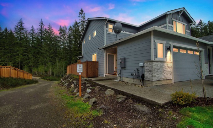 Port Orchard House | Cozy Private Oasis in Port Orchard: 1BR Suite with Trails and Amazing Views