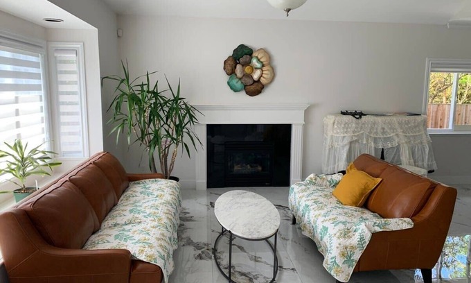 Dunbar House | Cozy Private Room in Charming Dunbar-Southlands