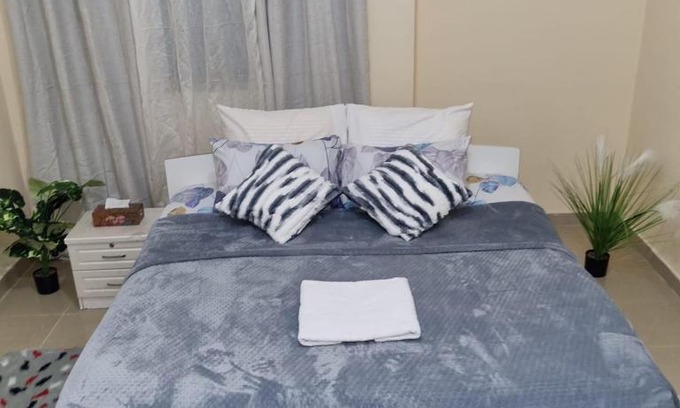 Mussafah House | Cozy Private Rooms in Central Shabia 12, Free Wi-Fi & Kitchen Access