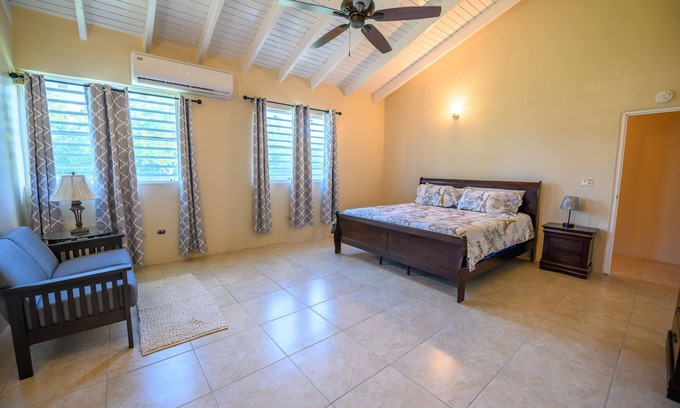 Estate Work and Rest House | Cozy property near Sandy Point Beach