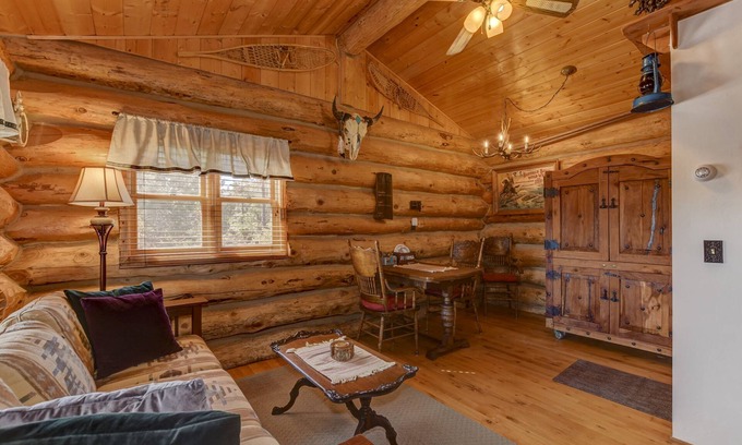 Prescott Cabin | Cozy, Quiet, Authentic Log Cabin w/Mtn View : 4 mi to Downtown
