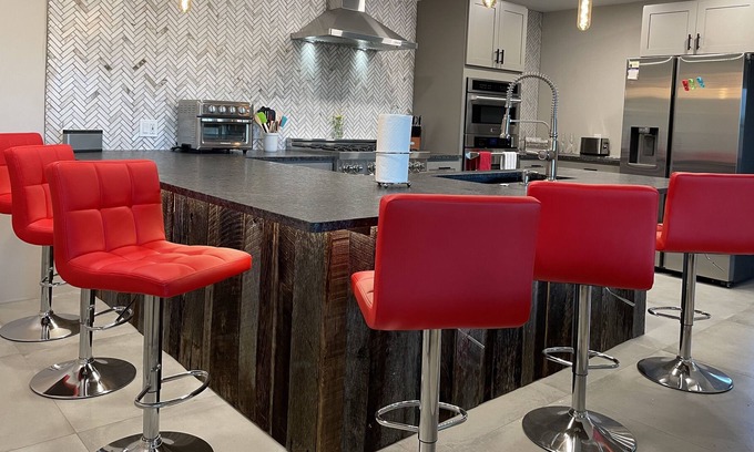 Lynchburg House | Cozy/Quiet Home- 10 Minute Walk to Beautiful Downtown Lynchburg