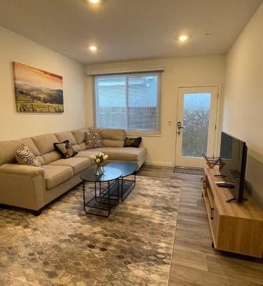 Raisin House | Cozy-Quiet-Spacious Guest Suite in Fresno Clovis California