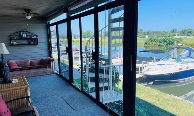 Oak Harbor Condo | Cozy ranch condo on the shores of Lake Erie!
