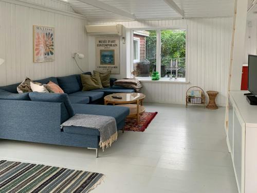 Hornslet House | Cozy Red Cottage By Kalø Vig With Seaview