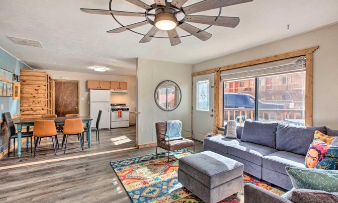 Red River Apartment | Cozy Red River Condo - Walk to Chair Lift!