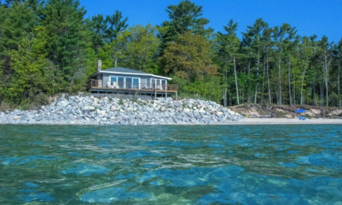 Beaver Island House | Cozy Relaxing Beaver Island Cottage – Waterfront, Beach Access, & WiFi