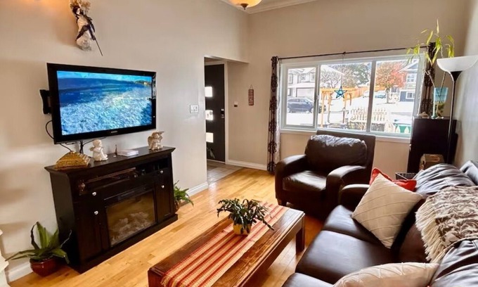 Regional District of Nanaimo House | Cozy, Relaxing Family-Sized House/near the ferry, parks, shopping & downtown!