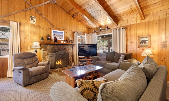 Big Bear Lake Cabin | Cozy & Relaxing Oriole Cottage at Big Bear Lake