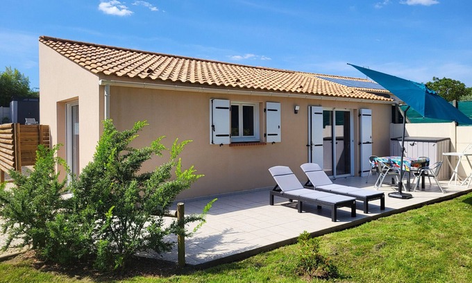 Saint-Vincent-sur-Jard Cottage | Cozy Renovated House, 4 Guests, Near Beach & Shops, Large Shared Garden with Trampoline & Swing