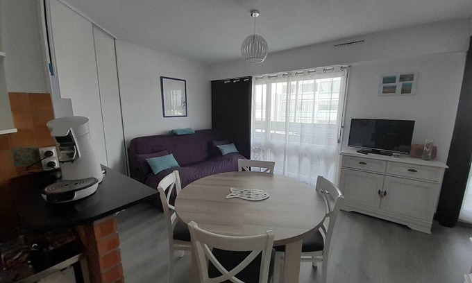 Saint-Hilaire-de-Riez Apartment | Cozy renovated studio near ocean with parking