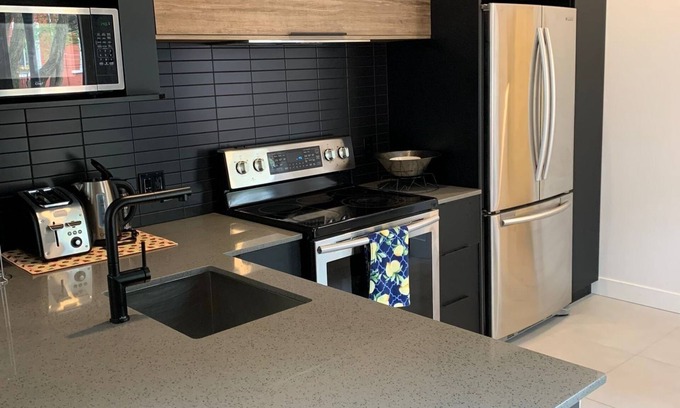 Maisonneuve Apartment | Cozy renovated apartment near downtown with parking