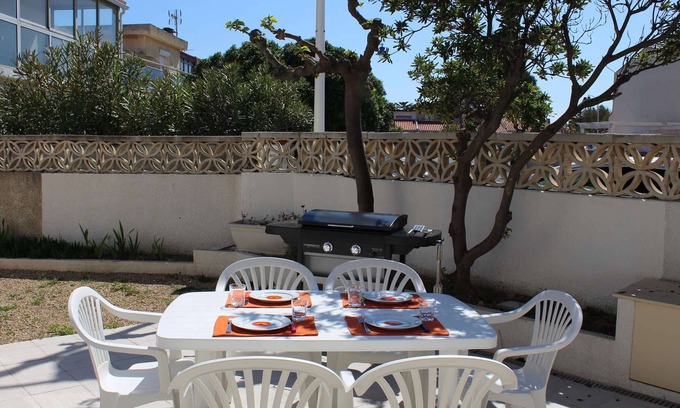 Port-la-Nouvelle House | Cozy Renovated House, 100m from Beach, 6 Guests, Terrace, Garage