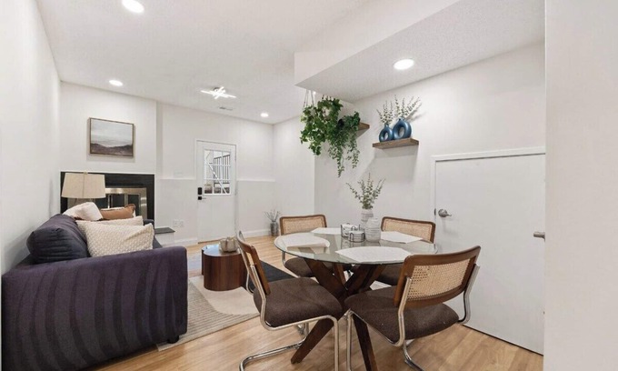 Reston Apartment | Cozy Reston Basement Suite