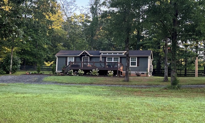 Columbus Cabin | Cozy retreat located in the heart off the TIEC nAnd the blue ridge mountains!