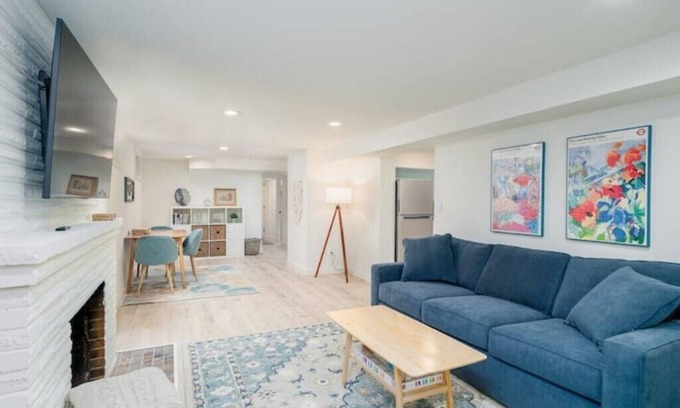 Bryant House | Cozy Retreat near Children's Hospital & UW Medical Center at Montlakenn