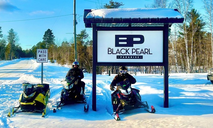 Paradise House | Cozy Retreat Near Town, Trails & Attractions – Your Gateway to Michigan’s UP