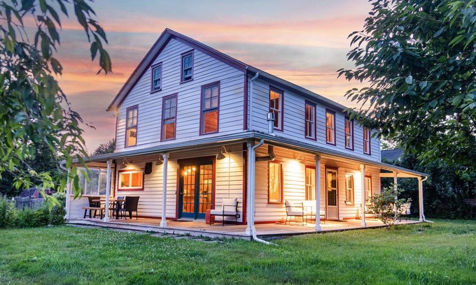 Willow House | Cozy Retreat Near Woodstock