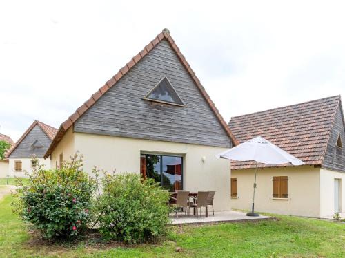 Lacapelle-Marival House | Cozy Retreat with Shared Pool