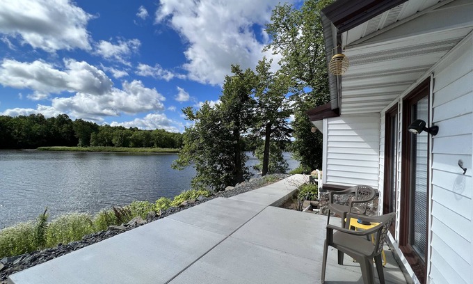 Cornell Cottage | Cozy River Cottage on the Old Abe Chippewa River.