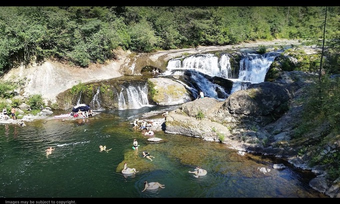 Washougal House | Cozy River Cottage on Dougan Falls