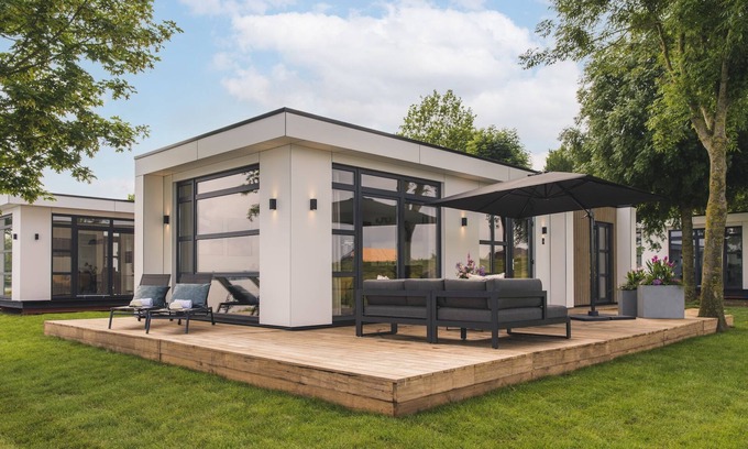 Maurik House | Cozy Riverside Escape