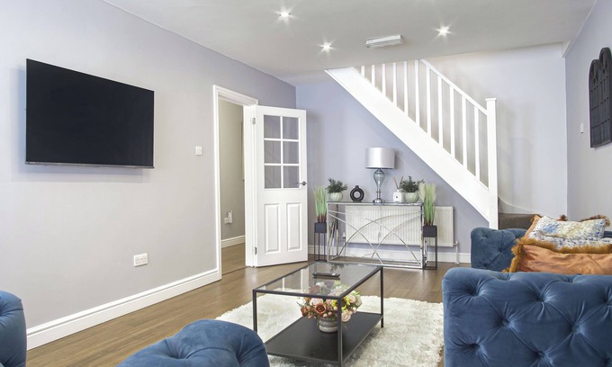 Snodland House | Cozy Riverside Retreat in Snodland