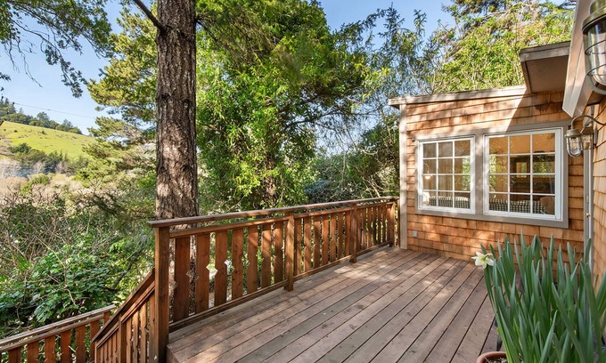 Duncans Mills Cabin | Cozy Riverview Cottage Retreat - walk to hiking trails & downtown Duncans Mills