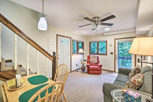 Roan Mountain House | Cozy Roan Mountain Cabin with Private Balcony!