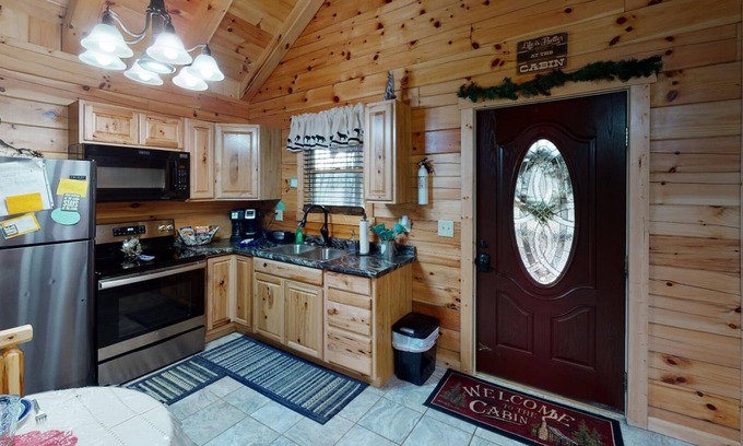 Logan Cabin | Cozy & Romantic cabin in Hocking Hills
