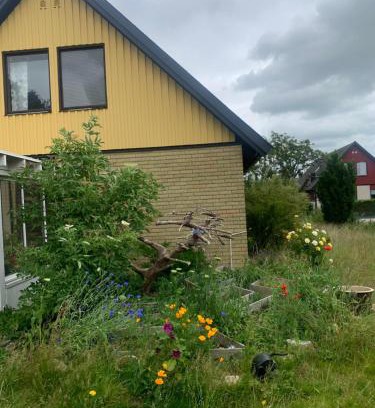 Staffanstorp Municipality House | Cozy room and rooms in a town