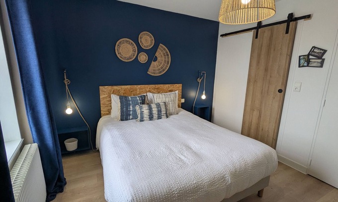 Briare Bed & Breakfast | Cozy room in Briare, city center, ideal for cyclists