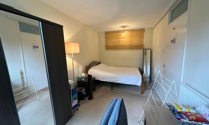 Canary Wharf House | Cozy Room in Shared Home near Canary Wharf