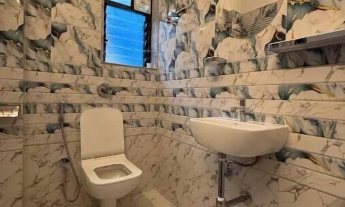 Bandra West Apartment | Cozy Room On Hill Rd